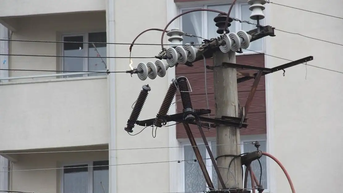 'Elektrik ark´ı korkuttu.'