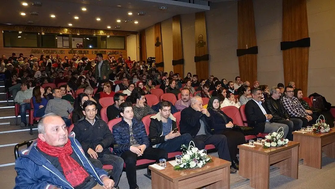 '`Bir nevi gösteri´ye yoğun ilgi'