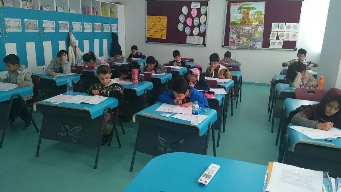 'İkra Kolejinin bursluluk sınavına yoğun ilgi'