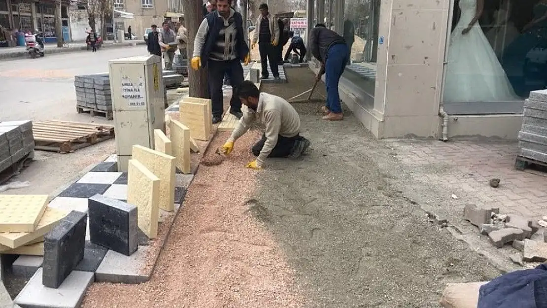 'Adıyaman caddelerinde kaldırım yenileme çalışmaları başladı'
