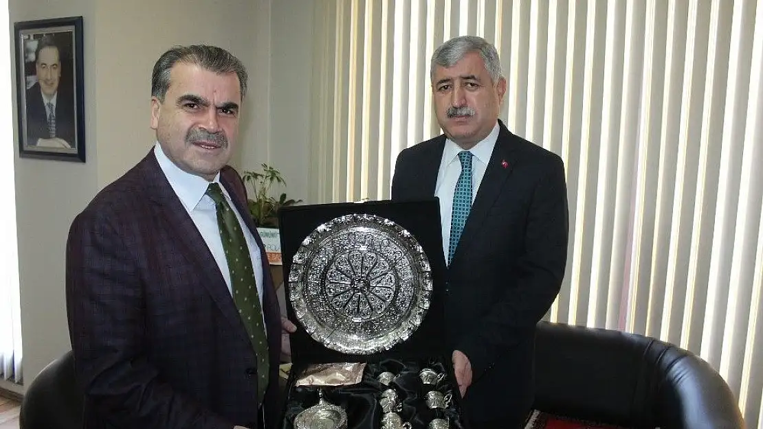 Başkan Polat Türkiye Gazetesini ziyaret etti