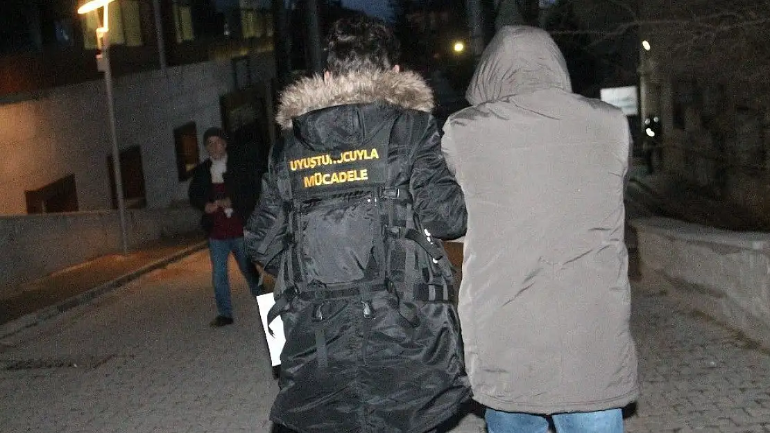 'Elazığ merkezli 4 ilde torbacı operasyonu: 21 gözaltı'