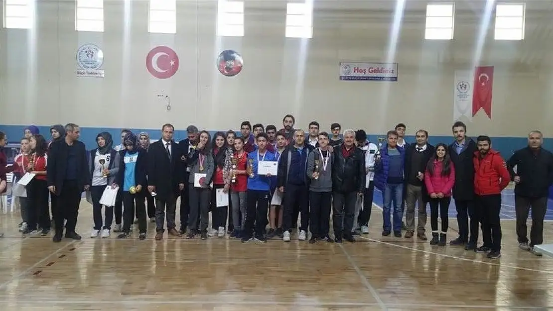 'Masa Tenisinde dereceye giren okullar belli oldu'