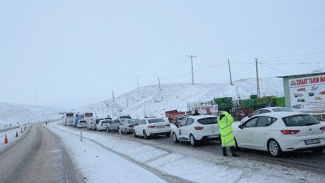 Kayan Tır Nedeniyle Malatya Kayseri Karayolu  Trafiğe Kapandı