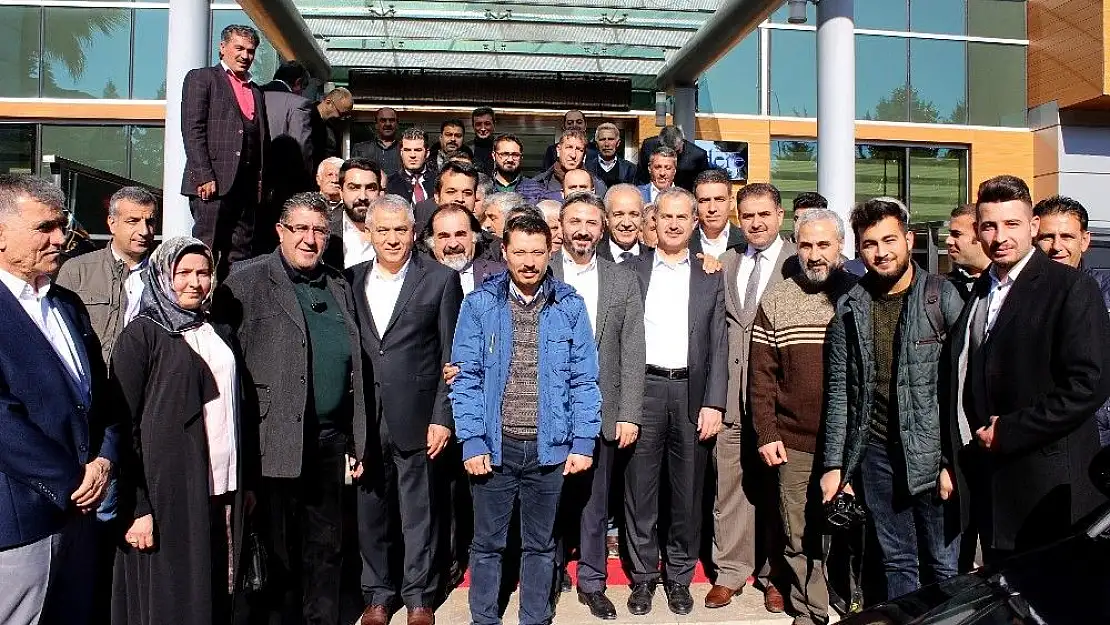 'AK Parti tam kadro basınla buluştu'