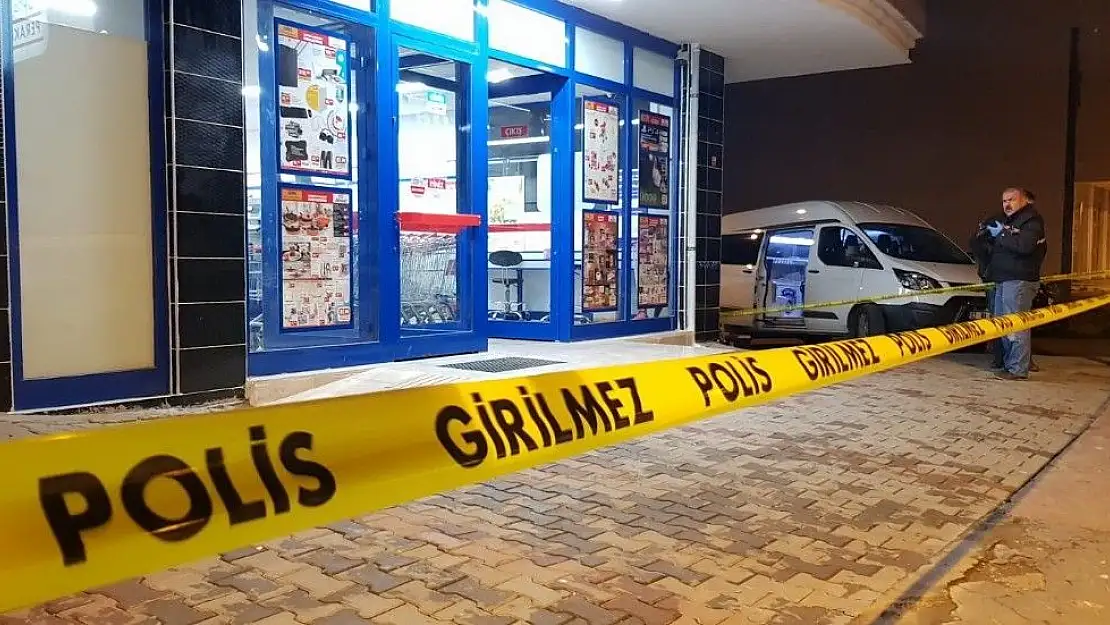 'Kar maskeli soyguncu uzun namlulu silahla marketi soydu'