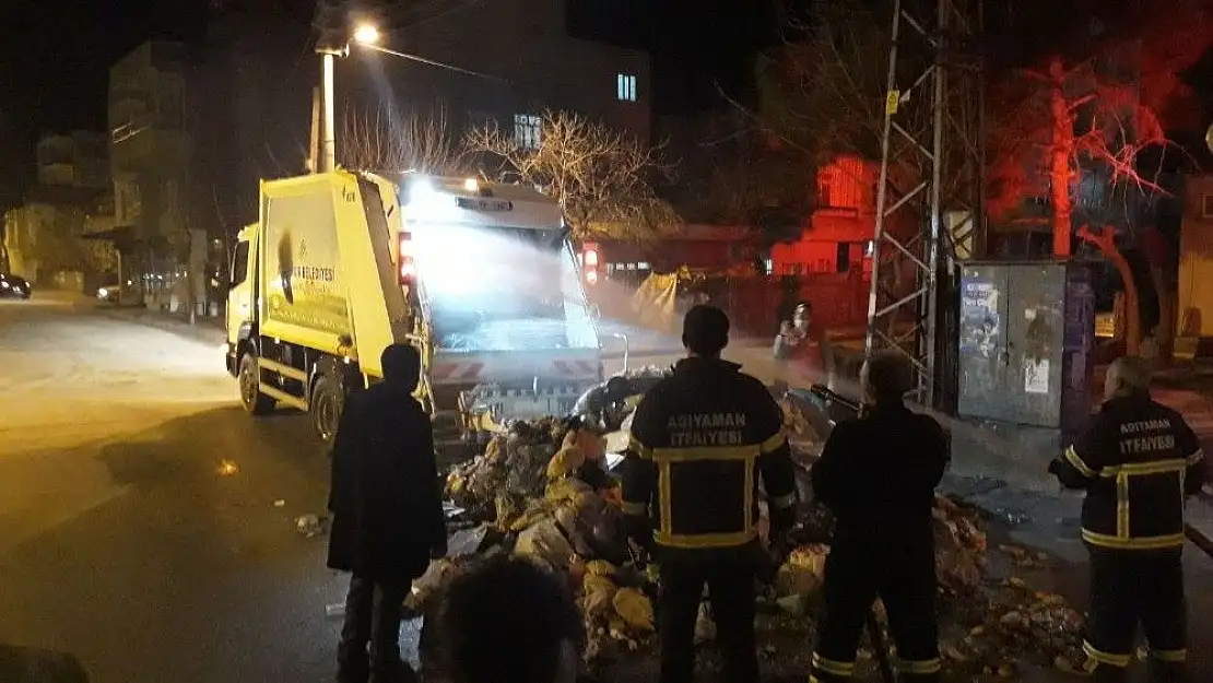 'Seyir halindeki çöp kamyonu alev aldı'
