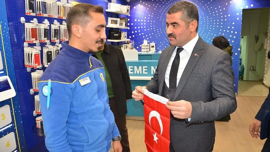 'MHP esnaflara bayrak dağıtarak Afrin operasyonuna destek oldu'