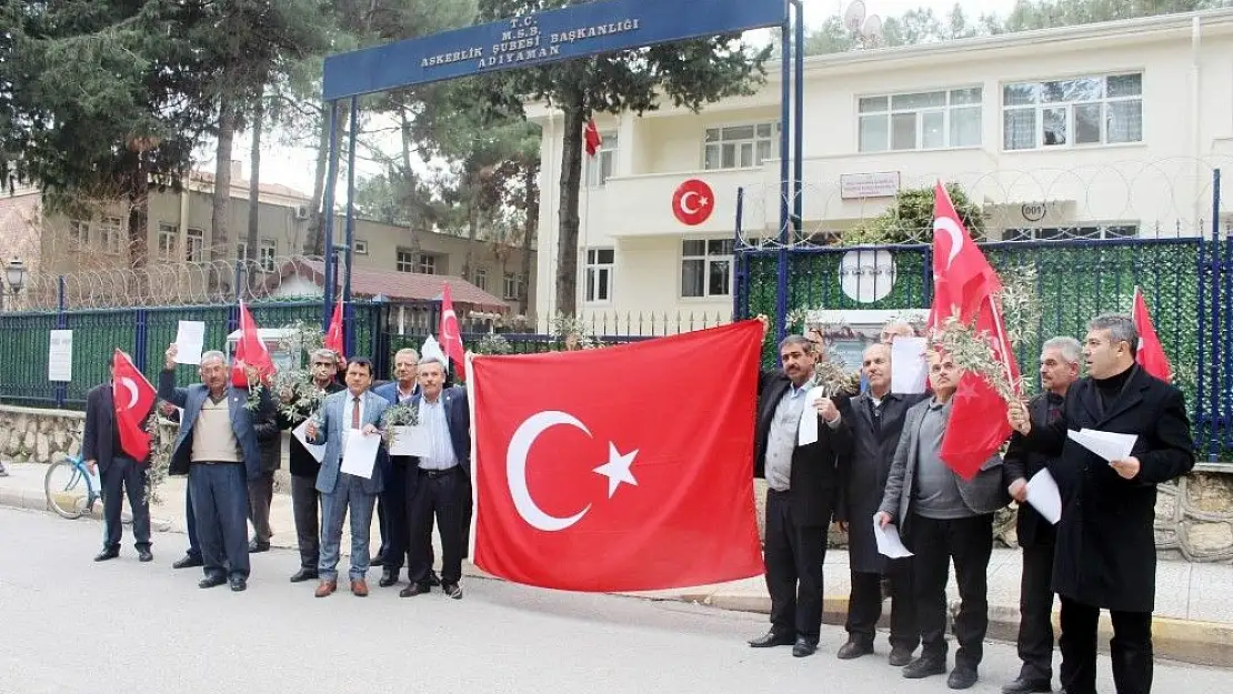 'Muhtarlar ellerinde zeytin dallarıyla askerliğe müracaat etti'