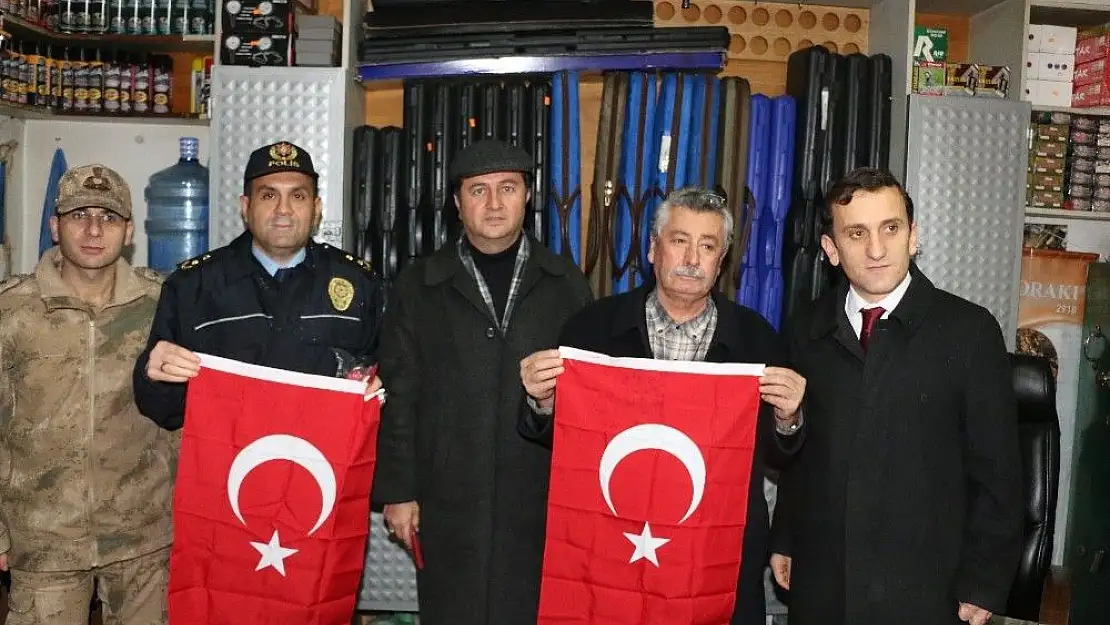 'Pazarcık ilçesi Türk Bayraklarıyla donatıldı'