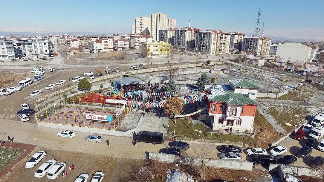 'Şehitlerin adını taşıyan gençlik merkezi ve parkın açılışını Bakan Tüfenkci yaptı'