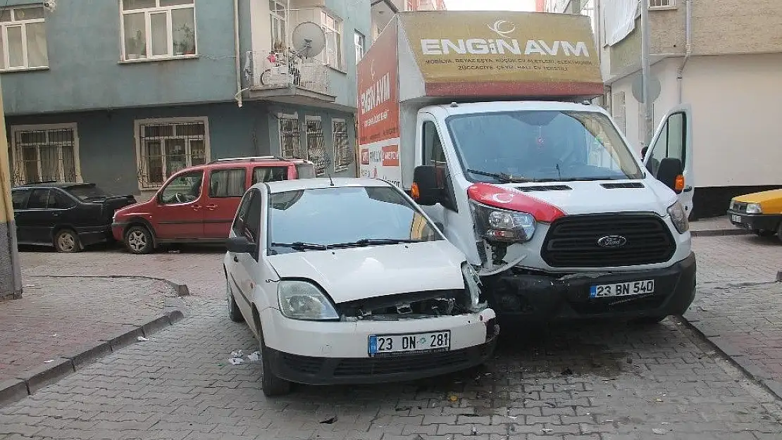 'Elazığ´da trafik kazası:2 yaralı'