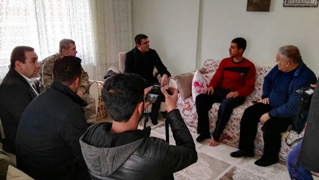 'Afrin´de yaralanan asker baba evine getirildi'