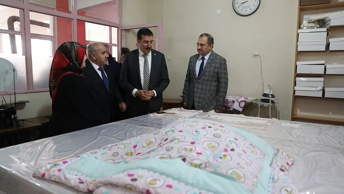 Bakan Tüfenkci kadın çiftçilere sertifikalarını verdi