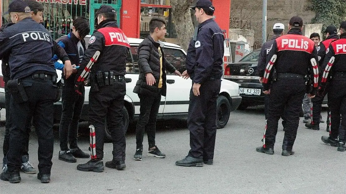 'Kahramanmaraş´ta okul çevrelerinde asayiş uygulaması'