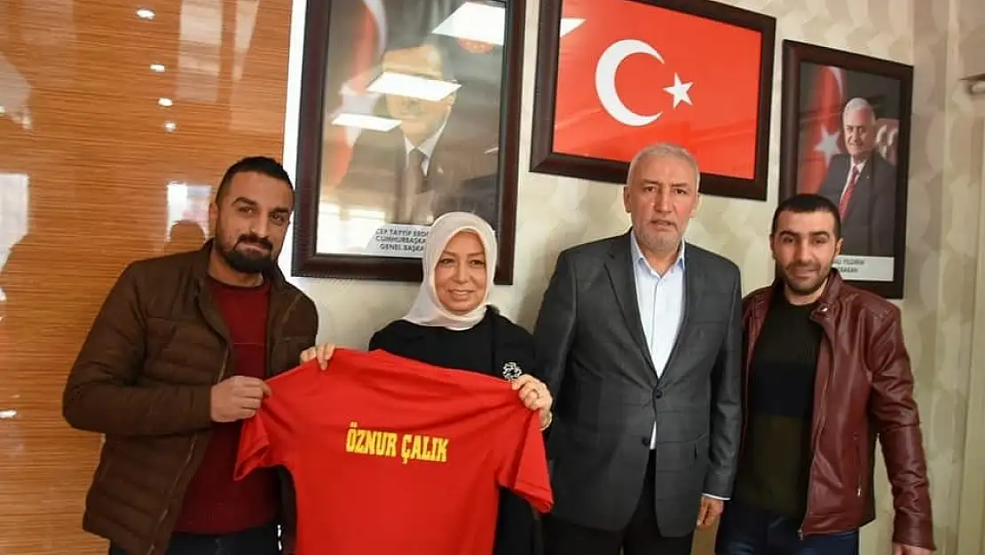 Malatyaspor Taraftarlar Derneği´nden Çalık´a forma