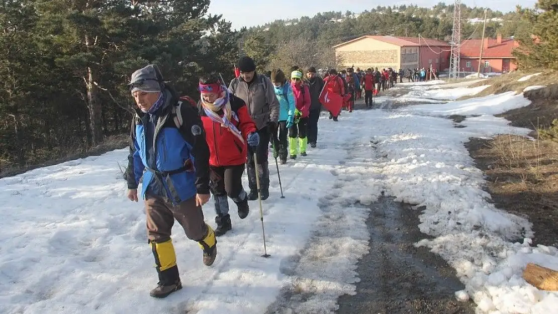 'Mehmetçiğe destek için 10 kilometre yürüdüler'