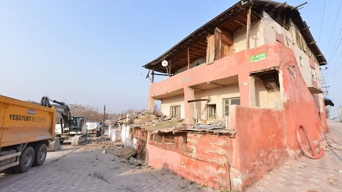 'Yeşilyurt´ta 178 metruk bina yıkıldı'
