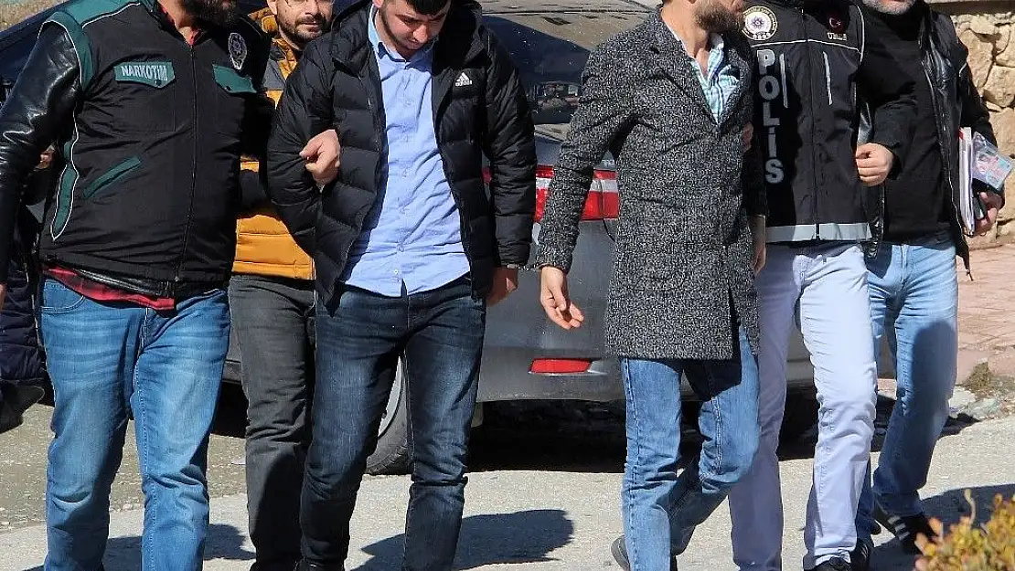 'Kadının tekme tokat saldırdığı uyuşturucu taciri kadınla birlikte 3 şüpheli tutuklandı'