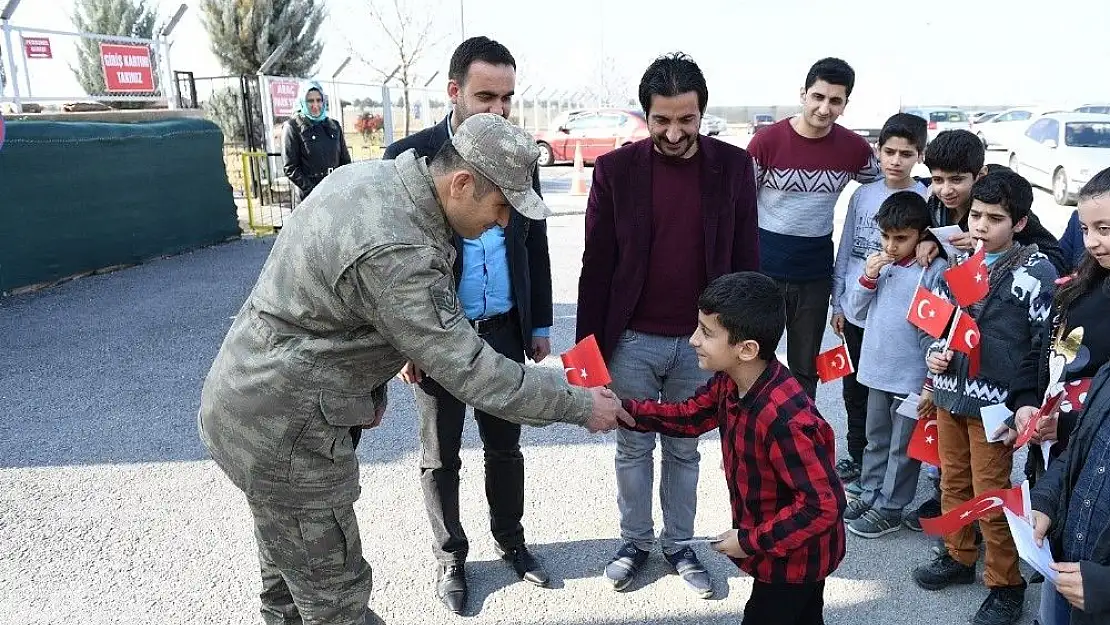 'Öğrencilerden Mehmetçiğe mektup'