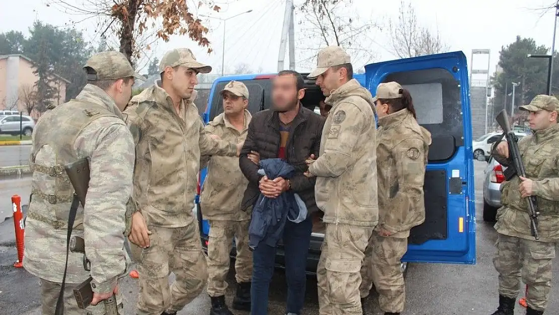 'Terör propagandası yaptığı iddia edilen 2 kişi gözaltına alındı'