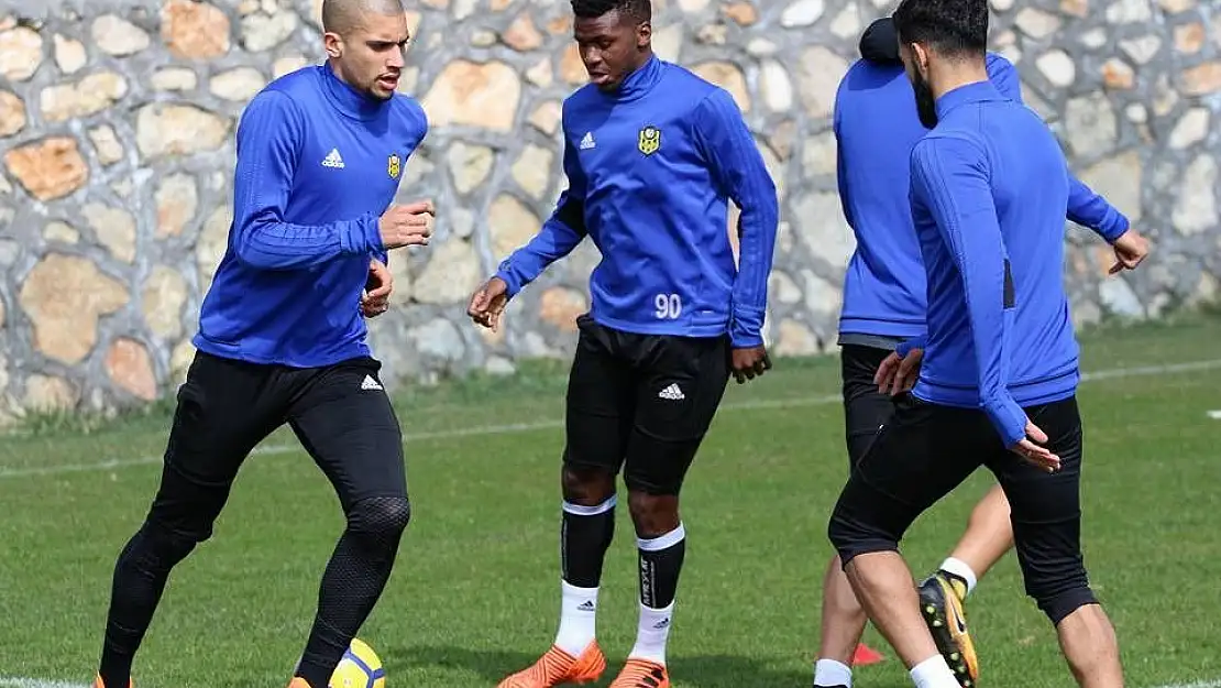 'E.Yeni Malatyaspor´da Erol Bulut´tan ciddiyet uyarısı'