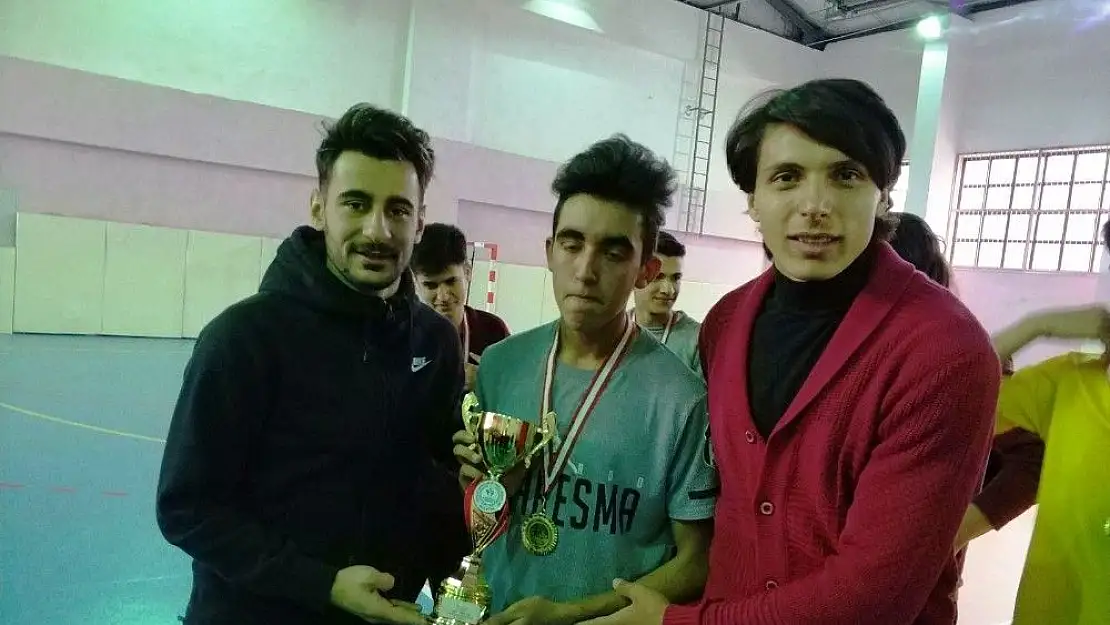 E.Yeni Malatyasporlu öğrencilerin heyecanına ortak oldular