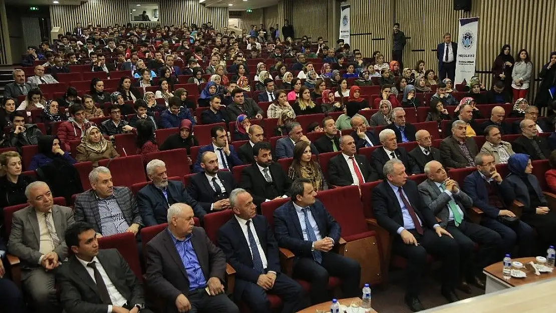 'Mehmet Akif Ersoy konulu konferans düzenlendi'