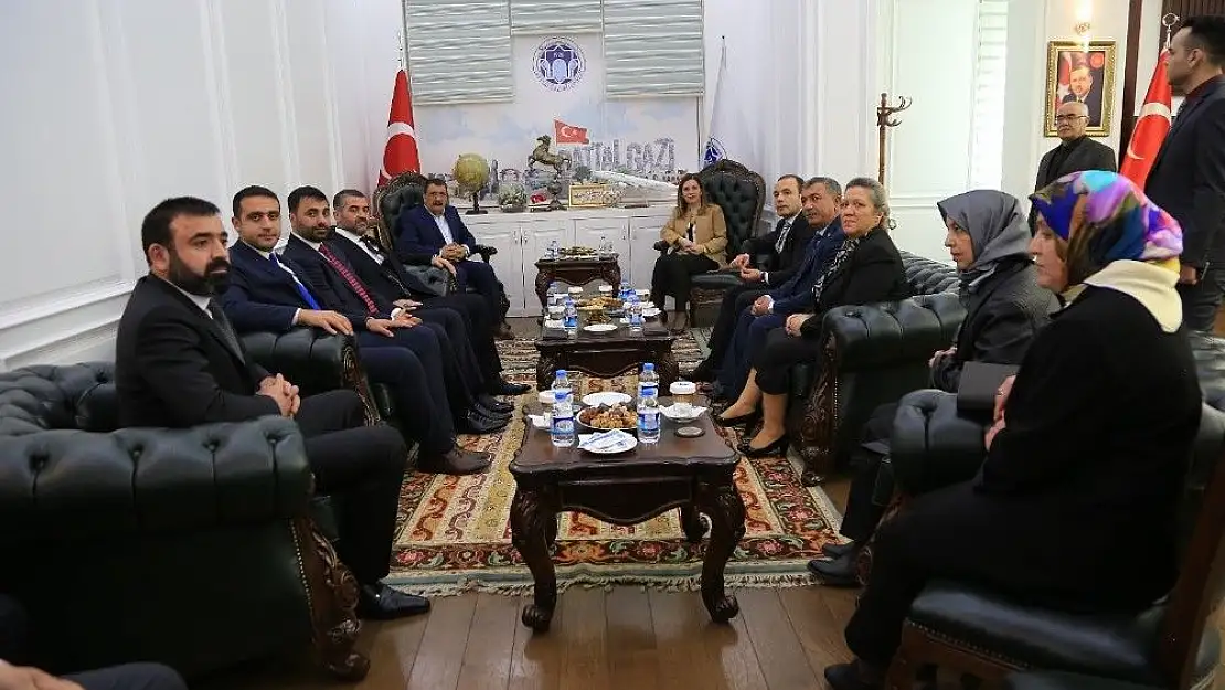 'Çağdaş Gazeteciler Derneği´nden Gürkan´a ziyaret'