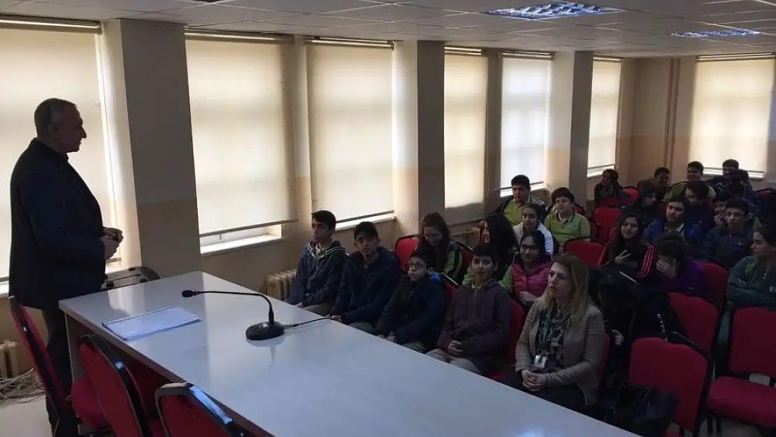 'Çamlıca Okulları öğrencileri Fen Liselerini tanıdı'