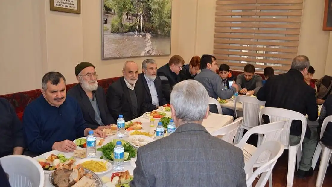 'Cömertoğlu İstanbul´daki Arapgirlilerle bir araya geldi'