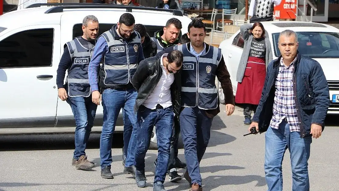 'Motosiklet hırsızları önce kameraya sonra polise yakalandı'