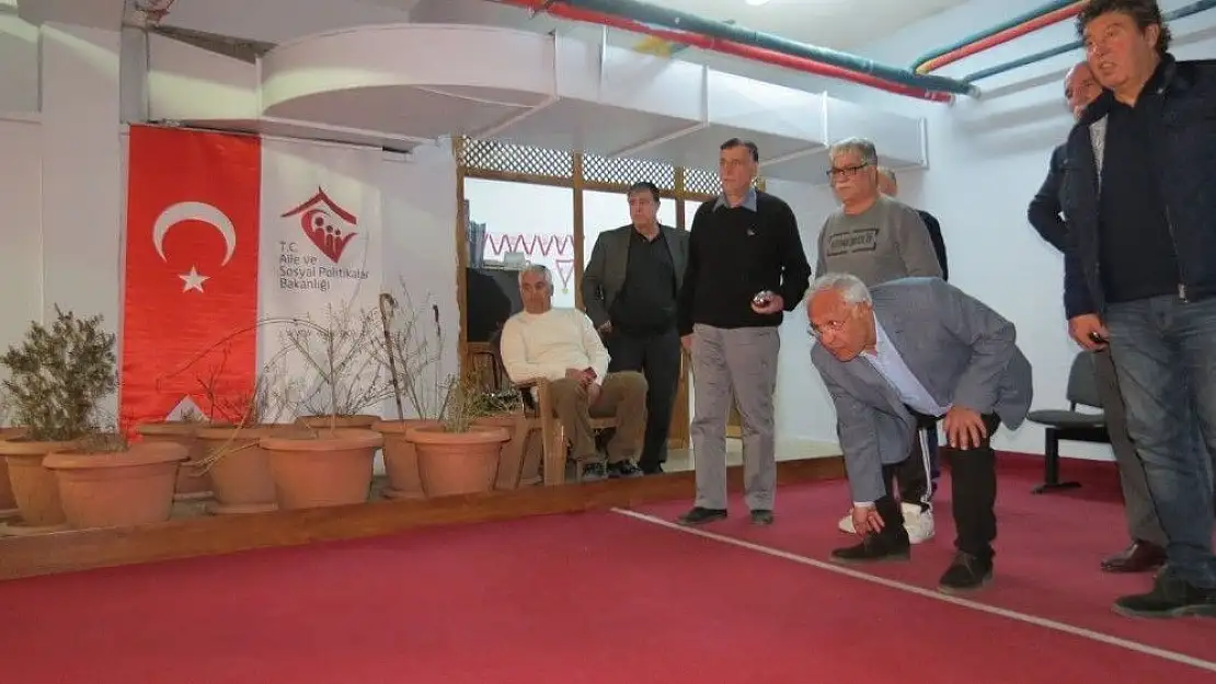 'Teknik Direktör Kalpar, yaşlılarla Bocce oynadı'