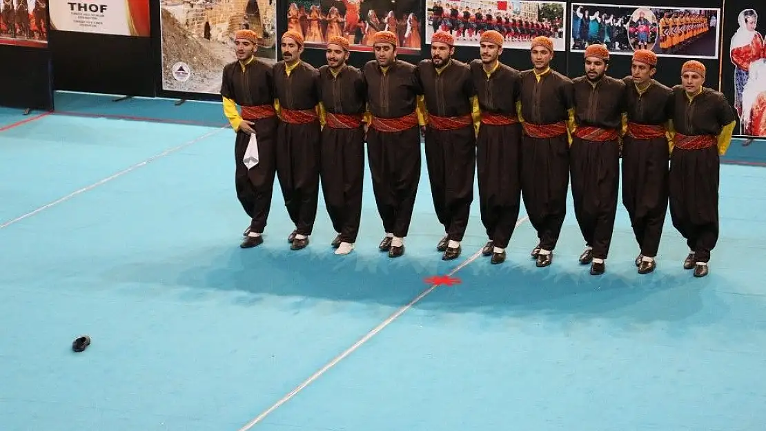 'Ayakkabısı çıkan folklorcu oyunu bırakmadı'