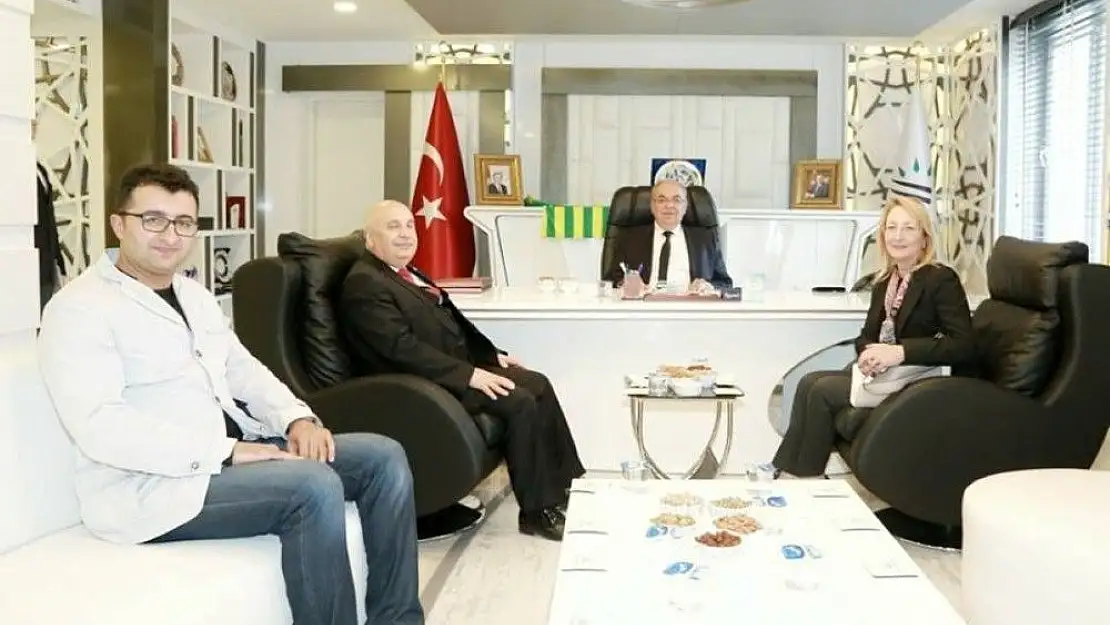 'YÖK Üyesi Prof. Dr. Dedeoğlu Kutlu´yla bir araya geldi'