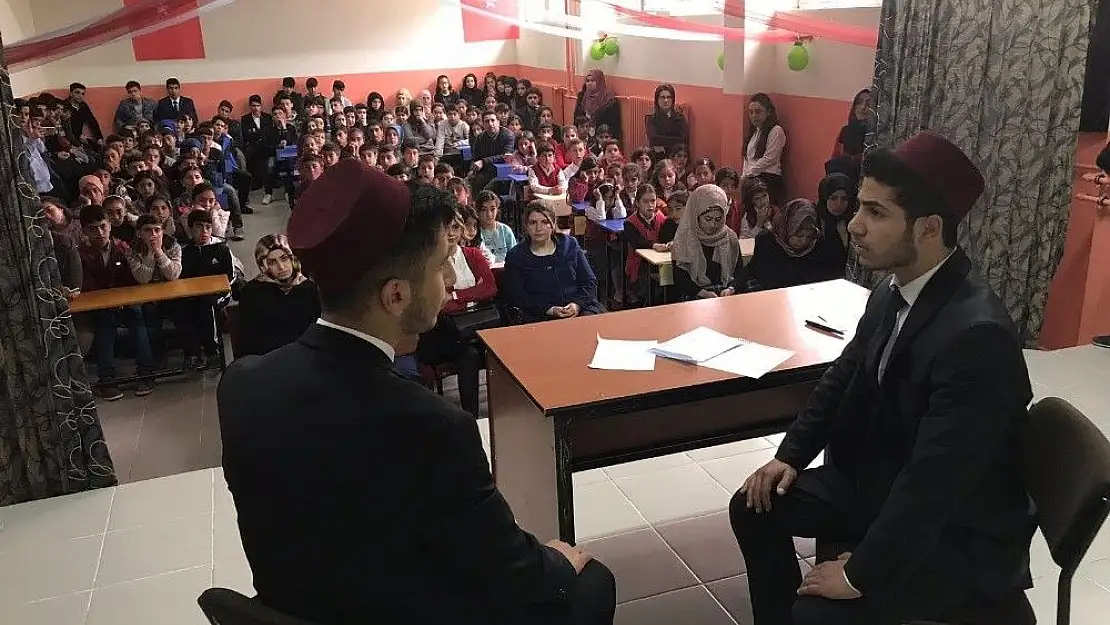 'Kovancılar´da `İstiklali Yazarken´ tiyatrosu'