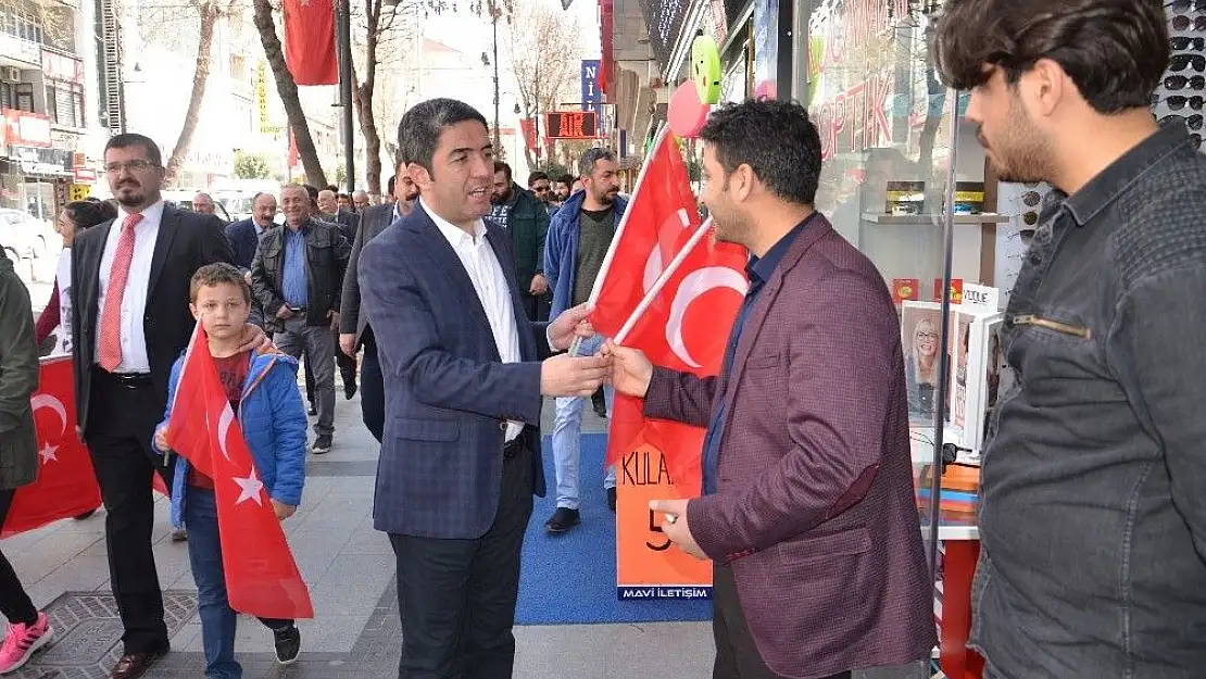 'CHP´den vatandaşlara Türk Bayrağı'
