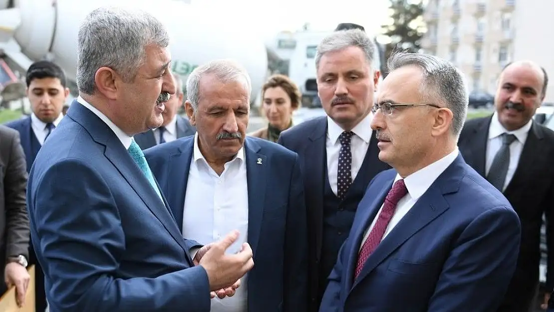 'Maliye Bakanı Ağbal, Yeşilyurt Belediyesini ziyaret etti'