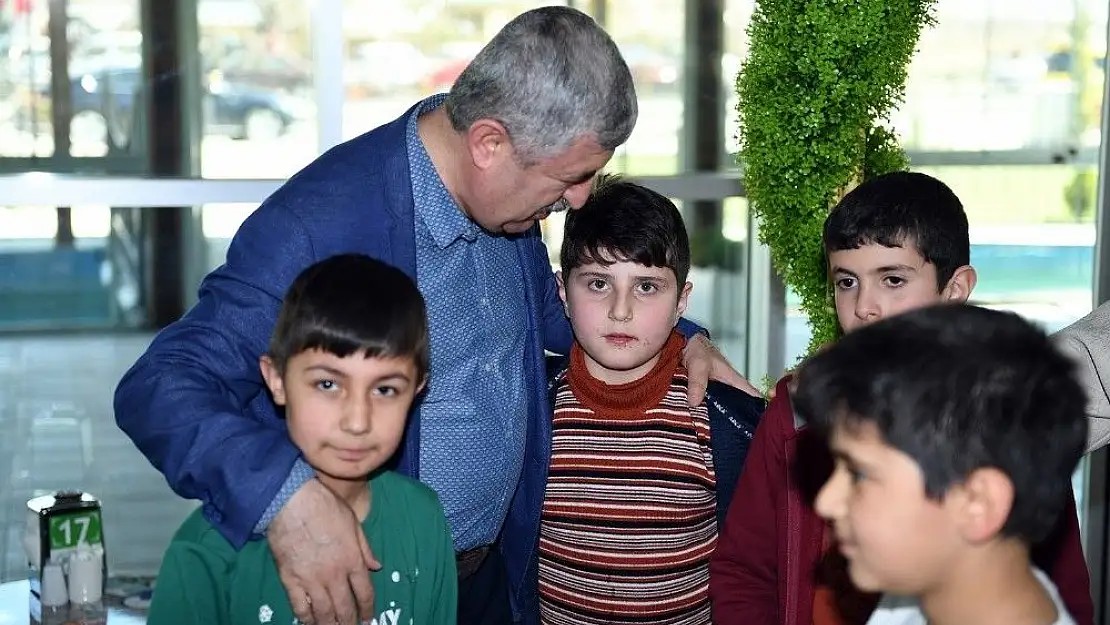 'Polat´tan `yetim ve öksüzlere sahip çıkılmalı´ mesajı'