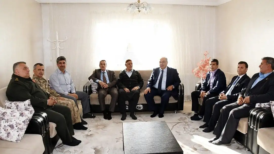 'Vali Kalkancı şehit aileleriyle bir araya geldi'
