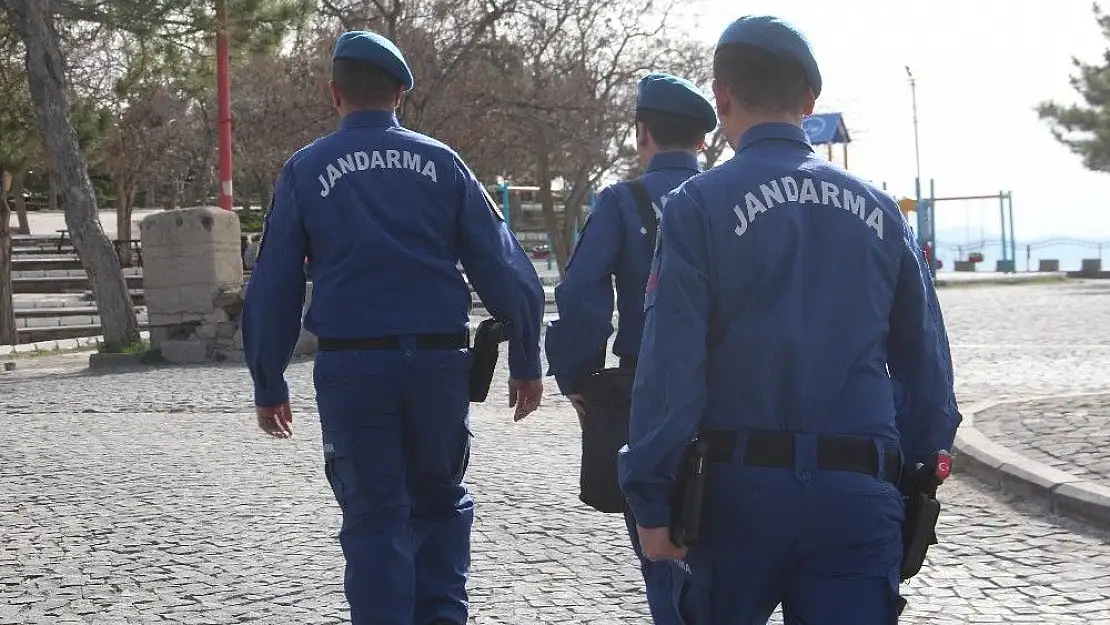 'Jandarma ekipleri yeni yazlık kıyafetlerini giydi'