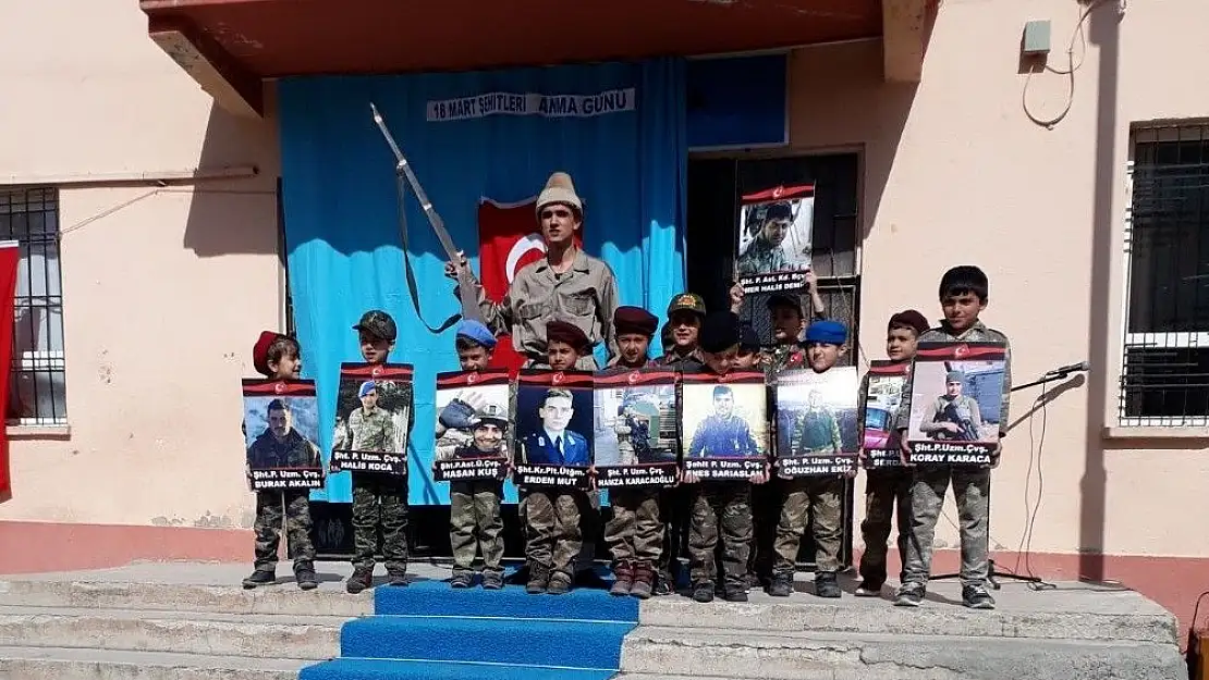 'Minik öğrenciler Çanakkale ve Afrin şehitlerini andı'