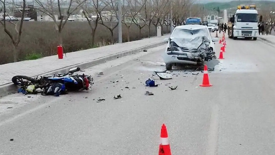 'Otomobille motosiklet çarpıştı: 2 ölü, 1 yaralı'