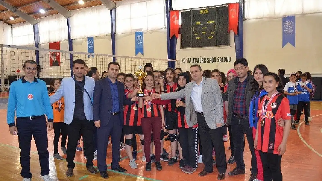 'Kulüpler Arası Küçük Kızlar Voleybol İl Birinciliği müsabakaları sona erdi'
