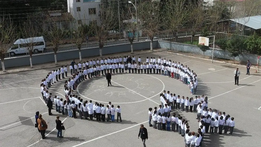 'Minik öğrenciler Afrin zaferini koreografiyle kutlandı'