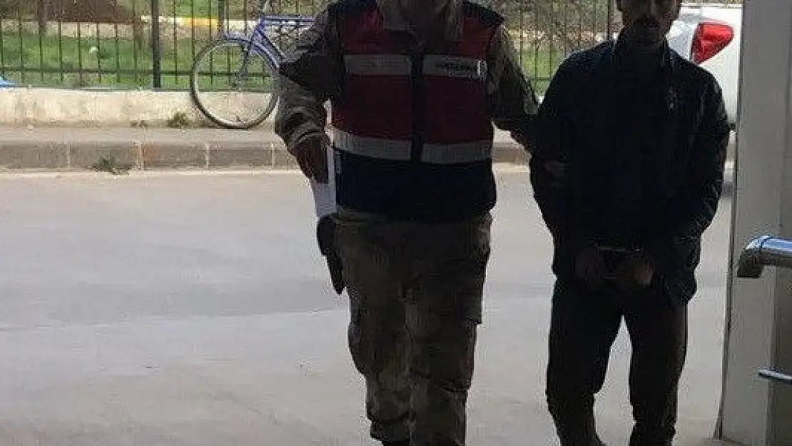'Mezarlığın çitlerini çalan hırsız yakalandı'