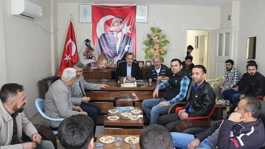'Başkan Çatan berber esnafıyla bir araya geldi'