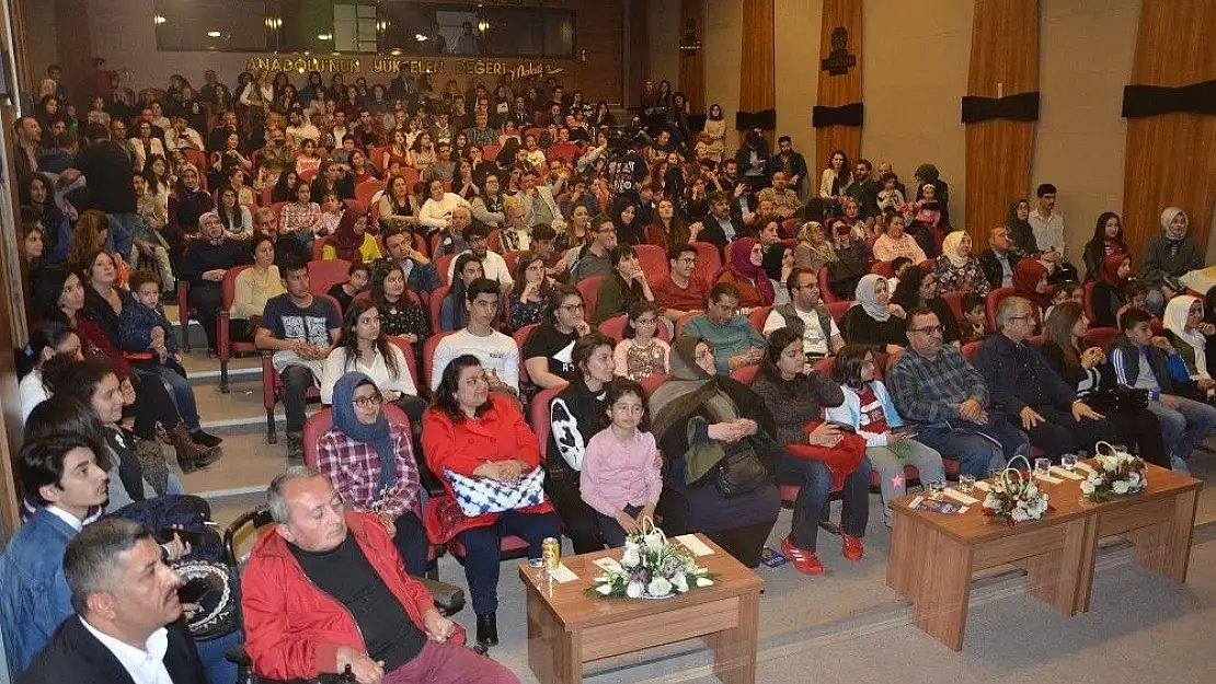 'Gitar dinletisine yoğun ilgi'