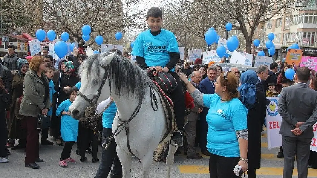 'Otizme dikkat çekmek için yürüdüler'