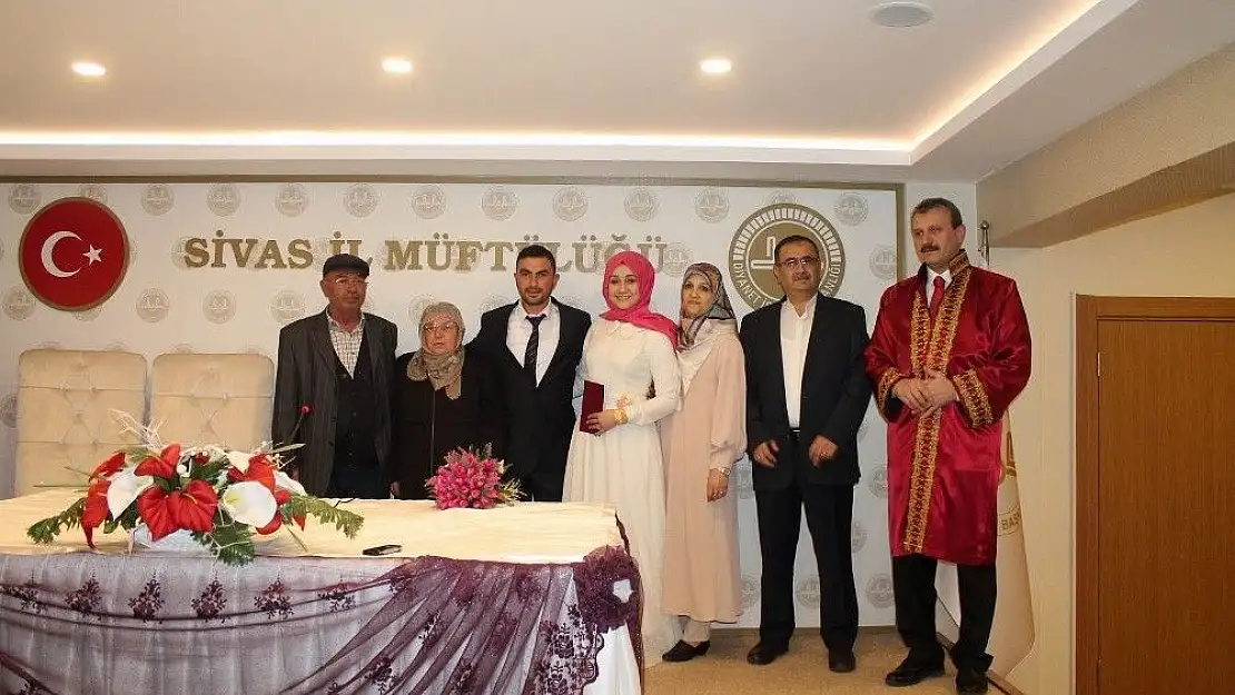'Sivas Müftüsü ilk kez resmi nikah kıydı'